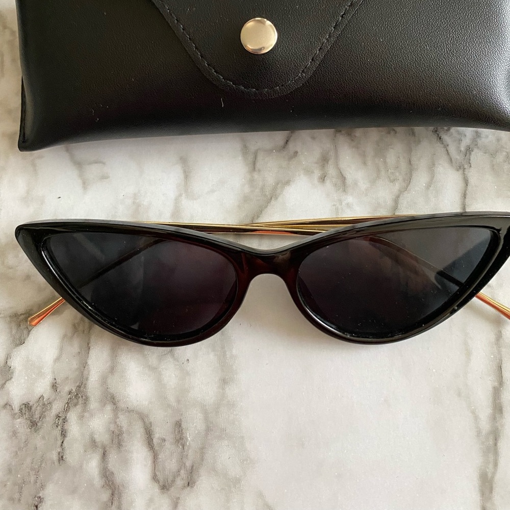Black Cat Eye Sunnies